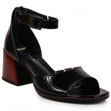 Black leather sandals on the post Filippo W PAW351